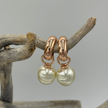 Load image into Gallery viewer, These stunning Huggie style 'Clip On' earrings feature a large detachable Shell pearl.
The pearls are Circle Drop shape, 13.5 x 16.5mm in size and Cream champagne in color.
These pearls are Faux and created from shell in resin
Available in Silver, Yellow gold or Rose gold look settings
See the photos below 