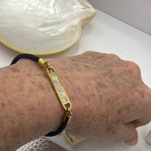 Load image into Gallery viewer, Stunning new range of Ladies Stainless steel and nautical rope jewellery, hand made in Amsterdam and designed with strength to be worn 24/7
This stunning rope Mother of Pearl shell bracelet with Black rope and Gold fittings is the perfect bracelet for a touch of glowing shell teamed with the classy rope and durability of stainless steel setting around the pearl shell
One size
Also available in other colors
Mix and match or stack with other Pig and Hen bracelets 
