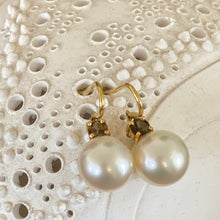 Load image into Gallery viewer, 'Andalusite' Australian South Sea pearl earrings