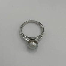 Load image into Gallery viewer, This split band ring features an Abrolhos Islands Australian South Sea Pearl set in 925 sterling silver and rhodium coated for a non tarnish finish. The pearl is button in shape, and 9.2mm in size and a pastel Grey Blue with Brown hues color . These pastel tones are typical of the pearls grown off the Abrolhols Islands of WA Size Q / 58 J3436