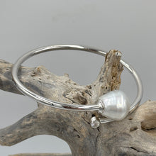 Load image into Gallery viewer, Sterling Silver solid bangle featuring an Australian South Sea Pearl and a bezel set cubic zirconia at either end
This stunning pearl is an Australian South Sea pearl, Circle Drop in shape and 13.8 x 15mm in size. It has high lustre and light natural birthmarks
It is White with Silver Pink hues and is featured on this non tarnish wrap bangle
J3508