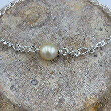 Load image into Gallery viewer, Australian South Sea Pearl bracelet featuring a single Champagne South Sea pearl,
The pearl is Drop in shape 9.6 x 10.8mm in size, and Champagne to Light Gold in color.
It features on this Italian made Oval Figaro 925 sterling silver chain with Cartier clasp
Length in total is 20cm
J3522