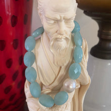 Load image into Gallery viewer, Stunning Amazonite bracelet featuring a white Australian South Sea Pearl
This Pearl is circle drop in shape, 12 x 13.5mm in size and white in colour
The Amazonite beads are flat oval facetted and are 10 x 16mm in size
This bracelet is easy to slip on and off as it's made on elastic
J3501