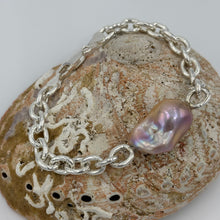 Load image into Gallery viewer, Chunky style Italian Belcher chain 925 Sterling Silver bracelet with a heavy duty parrot clasp.
This bracelet features a large Baroque 15 x 25mm natural Dusty Rose colour pearl.
It has been hand set into the chain for a solid and safe wear.
The length is 20cm but it could be shortened by attaching to one of the shorter links.