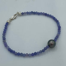 Load image into Gallery viewer, Tahitian pearl bracelet with faceted Tanzanite gemstones and a sterling silver peanut clasp. This stunning bracelet features a Tahitian pearl, round in shape, 9.2mm in size and beautiful 2mm Tanzanite beads. J3456