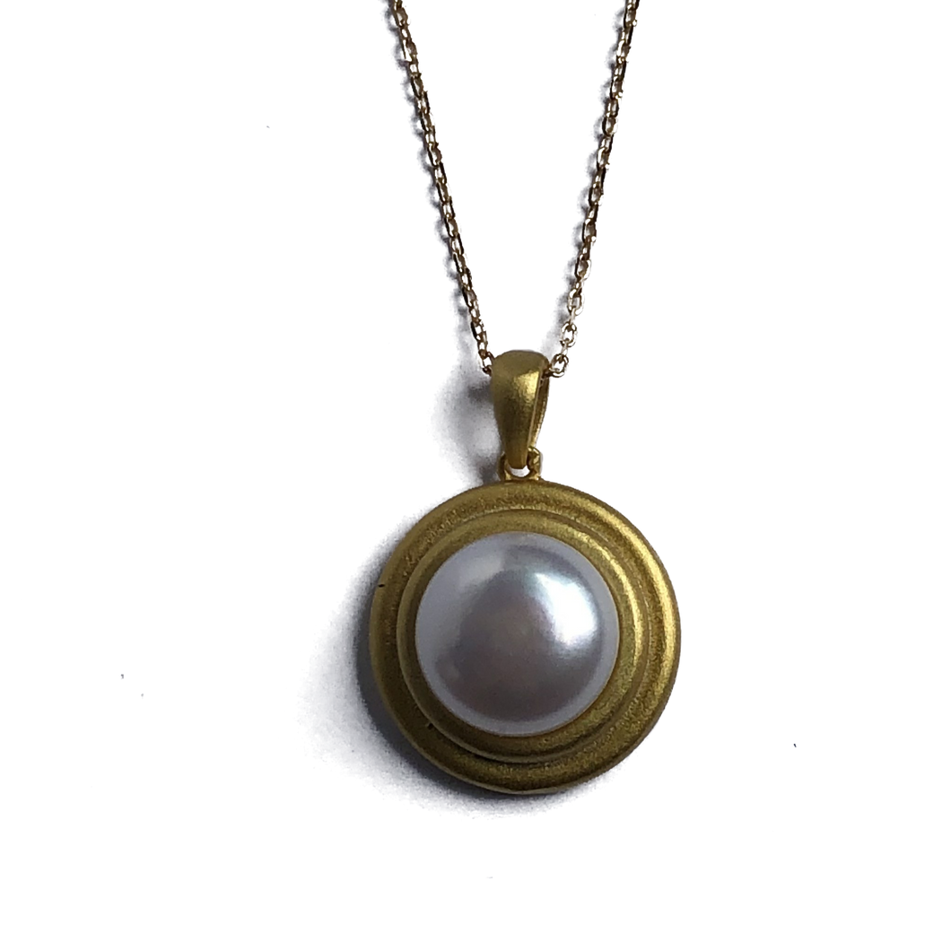 18K gold plated over 925 sterling silver pendant and chain  Satin finish pendant with White Freshwater 12-12.5mm Button shape pearl in the centre  Pendant is 25mm from top to bottom in height  Adjustable chain 40-46cm