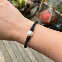 Load image into Gallery viewer, Silicone Bracelets with Freshwater Pearls