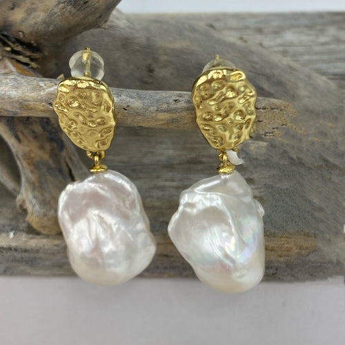 18k Gold plated over Sterling Silver stud Style Earrings featuring a textured top and large White baroque  Freshwater pearls suspended under.

These pearls are 16 x 23mm in size with high  lustre and pink hues .

Overall length from top to bottom is 40mm