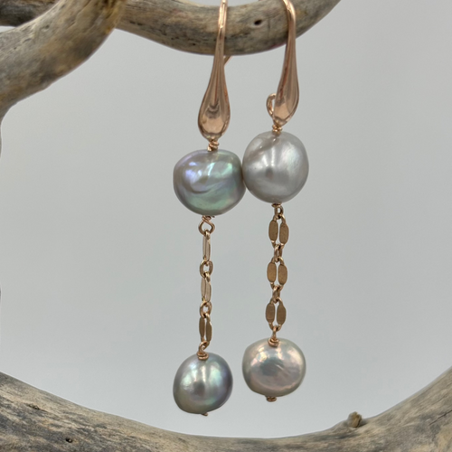18K Rose gold plated over sterling silver hooks featuring two stunning Silver grey Freshwater Pearls and extended rose gold chain links.

Pearls measure approx. 10mm.

Total length from top to bottom is 65mm.