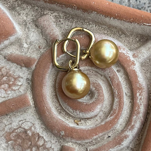 9ct Yellow gold Oval shaped 'huggie' earrings with Deep Gold South Sea pearls   These pearls have 9ct yellow gold cap fittings and the pearls are Round in  shape,  10.7mm in size and are  Indonesian Golden South sea pearls  The pearls on their own are $695 and the Huggies are $220 making the set as shown in the photo a total of $915  You can select to purchase the pearls alone, the huggies alone or the set with the pearls   J3308