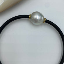 Load image into Gallery viewer, &#39;Neoprene&#39; and 9ct yellow gold South Sea Pearl Bracelet
