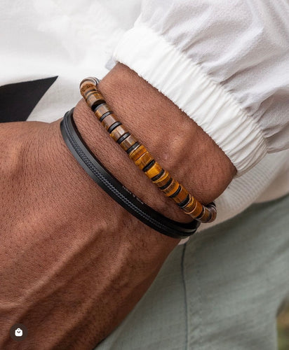 Stunning new range of Men's Stainless steel and nautical rope jewellery, hand made in Amsterdam and designed with strength to be worn 24/7

Silver  6mm cuff with 2mm flat cobalt blue rope

In stock now size M

Pictured below with 'Little Lewis Cobalt