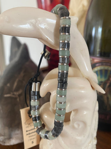 Stunning new range of Men's & Unisex Stainless steel and nautical rope jewellery, hand made in Amsterdam and designed with strength to be worn 24/7

Green and Grey semi precious stones 6mm semi precious stones with a 6mm Silver slider 

Adjustable size

In stock now size S