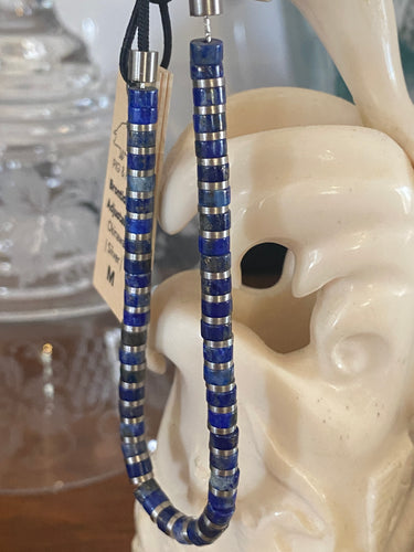Stunning new range of Men's & Unisex Stainless steel and nautical rope jewellery, hand made in Amsterdam and designed with strength to be worn 24/7

Blue Lapis semi precious stones 4mm semi precious stones with a 4mm Silver slider 

Adjustable size

In stock now size M

Also available in other colors and sizes 