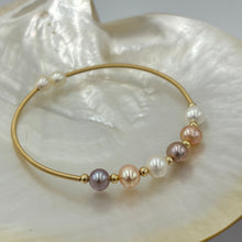 Load image into Gallery viewer, 14ct Gold plated Sterling silver wire wrap bracelet featuring a mix of 6 natural white, pink and lavender hue freshwater pearls, round shaped, 7mm in size and 2 smaller white pearls 5.9mm on ends.
