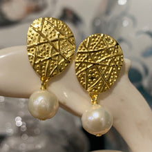 Load image into Gallery viewer, &#39;Autumn&#39; textured Freshwater Pearl earrings
