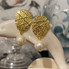 Load image into Gallery viewer, &#39;Autumn&#39; textured Freshwater Pearl earrings
