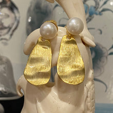 Load image into Gallery viewer, &#39;Lumpy&#39; Freshwater Pearl earrings
