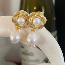 Load image into Gallery viewer, &#39;Flower&#39; Freshwater Pearl Earrings
