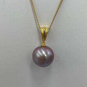 'Kate' is a stunning large Round Freshwater Edison Pearl set on a 9ct yellow gold pendant

This large Round pearl is 13.8 mm in size with high lustre and the most stunning natural lavender color&nbsp;