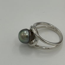 Load image into Gallery viewer, This classic design ring features a split band of 925 sterling silver and is Rhodium coated for a non tarnish white gold look finish.  It features a stunning natural Green with Blue hues Tahitian pearl, Button in shape and 9.2mm in size with High lustre  Size 58  J3442
