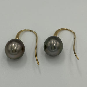 9ct Yellow Gold French hook earrings featuring a pair of Drop shaped Pearls,&nbsp; rich Aubergine in colour.  These Pearls are 11.3 x 12.8mm in size  J3339