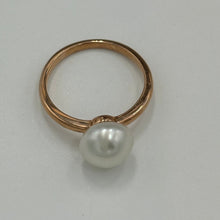 Load image into Gallery viewer, Australian South Sea &#39;Keshi&#39; pearl ring. This ring is set in 9ct Rose gold featuring a Button &#39;Keshi&#39; pearl, 9.3mm in size, white with pink hues in colour.&nbsp;      J3411
