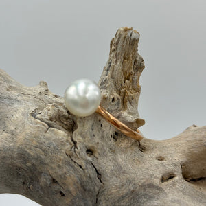 Australian natural South Sea 'Keshi' seedless pearl ring. This ring is set in 9ct Rose gold featuring a Button shape natural&nbsp; 'Keshi' pearl, 9.3mm in size, white with pink hues in colour.&nbsp;  J3411