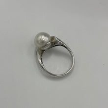 Load image into Gallery viewer, Australian South Sea Pearl ring,&nbsp;925 sterling silver twist design featuring a beautiful White 10.3mm Button pearl.    Size N/ 54  J3254
