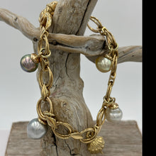 Load image into Gallery viewer, &#39;Traveller&#39; Shell Charm South Sea Pearl Bracelet
