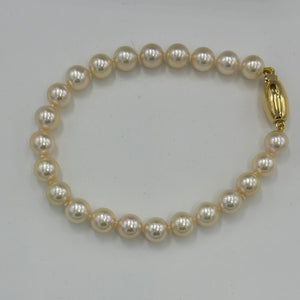 Timeless and Classic bracelet featuring stunning Acoya Sea pearls.  This bracelet features twenty three round pearls, 7mm- 7.5mm,&nbsp; with an 18ct yellow gold magnetic clasp.