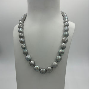 This stunning grey pearl strand is such a versatile color that goes with everything.  It features 11mm semi baroque shaped pearls and a sterling silver clasp.  The length including clasp is 46.5cm