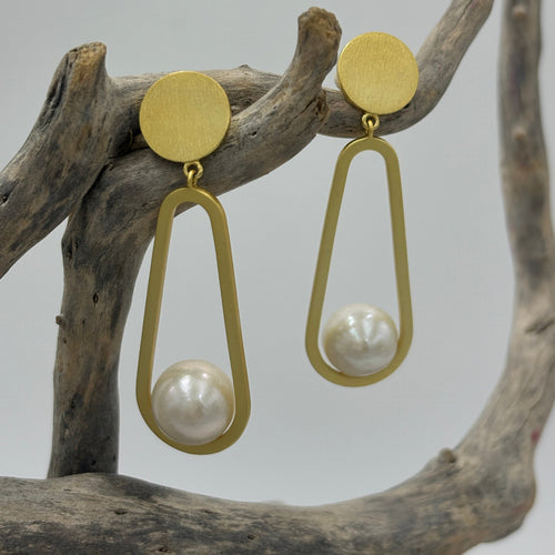 18K gold plated over 925 sterling silver stud style earrings.  Satin finish long drop earrings featuring a 12mm disc as the Stud with long ovals to house the beautiful 11mm Round Freshwater pearls, White with Pink hues.  Overall earring length of 52mm.