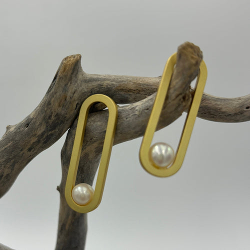 These stud style  earrings feature 5.5 -6mm White Freshwater Round shape pearls.  They are set in satin finish 18ct gold plating over 925 sterling silver.  Overall earring length from top to bottom is 30mm.  They are also available in sterling Silver.