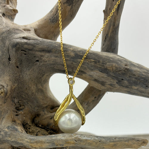 A beautiful White Round 12.5mm Edison Pearl set in 18ct gold plated 925 sterling silver.  This large pearl is held securely in its 'basket' and a cubic zirconia adds some sparkle at the top of the pendant.