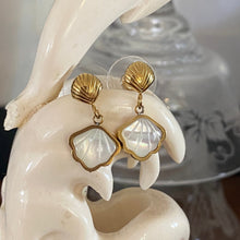 Load image into Gallery viewer, &#39;Scallop&#39; fashion gold Mother of Pearl Earrings

