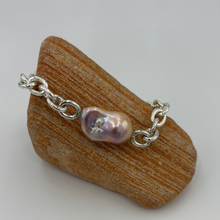 Load image into Gallery viewer, Chunky style Italian Belcher chain 925 Sterling Silver bracelet with a heavy duty parrot clasp.

This bracelet features a large Baroque 15 x 25mm natural Dusty Rose colour pearl.

It has been hand set into the chain for a solid and safe wear.

The length is 20cm but it could be shortened by attaching to one of the shorter links.
