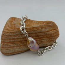 Load image into Gallery viewer, Chunky style Italian Belcher chain 925 Sterling Silver bracelet with a heavy duty parrot clasp.

This bracelet features a large Baroque 15 x 25mm natural Dusty Rose colour pearl.

It has been hand set into the chain for a solid and safe wear.

The length is 20cm but it could be shortened by attaching to one of the shorter links.
