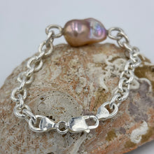 Load image into Gallery viewer, Chunky style Italian Belcher chain 925 Sterling Silver bracelet with a heavy duty parrot clasp.

This bracelet features a large Baroque 15 x 25mm natural Dusty Rose colour pearl.

It has been hand set into the chain for a solid and safe wear.

The length is 20cm but it could be shortened by attaching to one of the shorter links.
