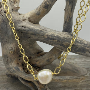 Gold chain necklace featuring an 13-14mm White Button smooth baroque shape freshwater pearl

This necklace is 18ct gold plated over 925 Sterling silver and features a lobster clasp

The length is adjustable up to 45cm by using the shorter links to attach the lobster clasp&nbsp;

There is a similar matching bracelet&nbsp; with the same name for $145

This is available in gold or silver&nbsp;