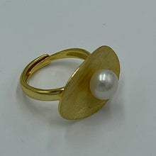 Load image into Gallery viewer, &#39;Sea Dish&#39; Freshwater Pearl Ring
