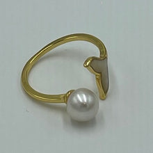 Load image into Gallery viewer, &#39;Whale&#39; Mother or Pearl Freshwater Pearl Ring
