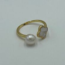 Load image into Gallery viewer, &#39;Clover&#39; Mother or Pearl Freshwater Pearl Ring
