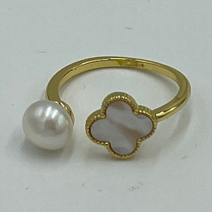 'Clover' Mother or Pearl Freshwater Pearl Ring