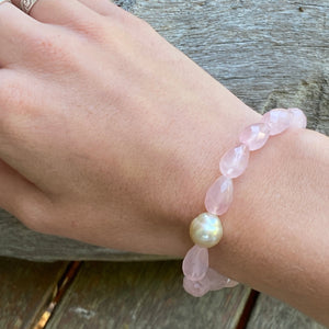 <p>Beautiful Rose Quartz bracelet featuring a Golden South Sea Pearl</p> <p>Pearl is circle drop in shape, and is 10.3 x 11.7mm in size and golden in colour</p> <p>The Rose Quartz beads are facetted briolette cut and are 8 x 12.5mm in size</p> <p>This bracelet is easy to wear as it's made on elastic</p> <p>J3359</p>