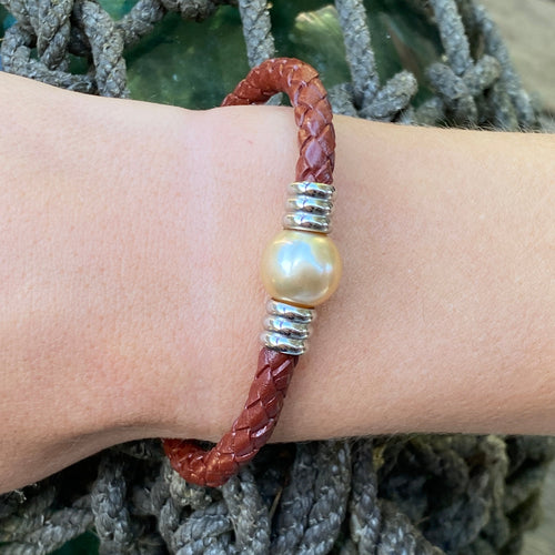 <p>'Lydia' is a braided leather bracelet featuring a Golden South Sea Pearl</p> <p>Pearl is a near round in shape, 12.4mm in size and is golden in colour</p> <p>This bracelet is made out of braided brown leather and stainless steel with a magnetic clasp</p> <p>J3349</p>