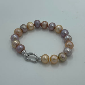 <p><span style="font-family: -apple-system, BlinkMacSystemFont, 'San Francisco', 'Segoe UI', Roboto, 'Helvetica Neue', sans-serif; font-size: 0.875rem;">Freshwater Edison pearl bracelet featuring natural multicolour pearls, natural shades of Pink through to Lavender round shaped pearls, 10 - 11mm in size, with a Sterling Silver clasp.</span></p> <p>20cm in length</p> <p>Matching strand available featuring an identical clasp - these can be joined together to make a 65cm strand</p> <p>INS</p>