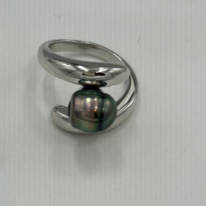 Tahitian South Sea Pearl ring 925 sterling silver ring featuring 9.mm x 10mm pearl, circle drop in shape, Peacock Green with Aubergine hues in colour.  J3440