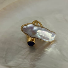 Load image into Gallery viewer, This adjustable ring features Blue Lapis stone with a white baroque Biwa pearl.

They are 18ct yellow gold plated over 925 Sterling Silver

One size fits all

Yisu
