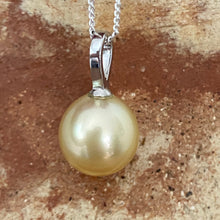 Load image into Gallery viewer, South Sea pearl pendant featuring an Oval shape pearl 13 x 13.7mm in size and Gold in color.

The pearl is set in 925 sterling silver pendant

Chain included is Base metal only&nbsp;

J3286
